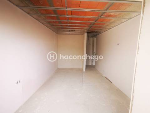 Apartamento T2 com logradouro e garagem Galegos Santa Maria Barcelos
