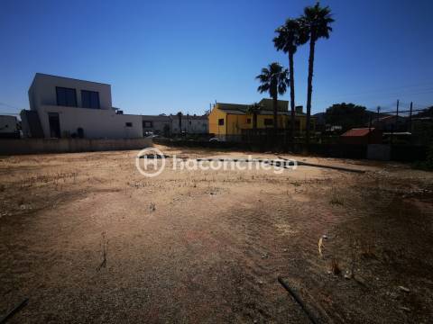 Terreno Urbano de 580 m² com Projeto Aprovado e Licença Paga em Abade Neiva, Barcelos