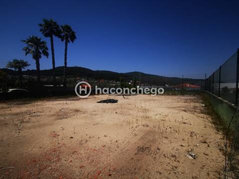 Terreno Urbano de 580 m² com Projeto Aprovado e Licença Paga em Abade Neiva, Barcelos