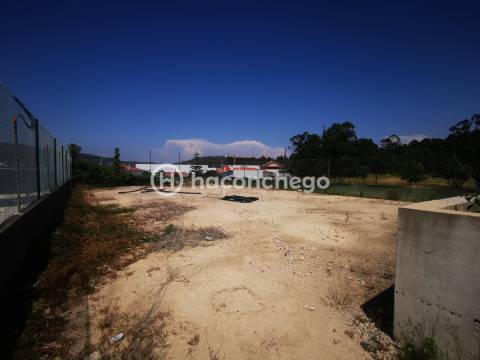 Terreno Urbano de 580 m² com Projeto Aprovado e Licença Paga em Abade Neiva, Barcelos