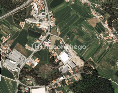 Terreno Urbano de 580 m² com Projeto Aprovado e Licença Paga em Abade Neiva, Barcelos