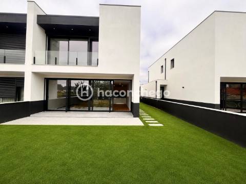Moradia T3 nova em Perelhal Barcelos
