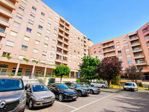 Apartamento T3 com garagem São Vitor no centro de Braga perto do Braga Parque