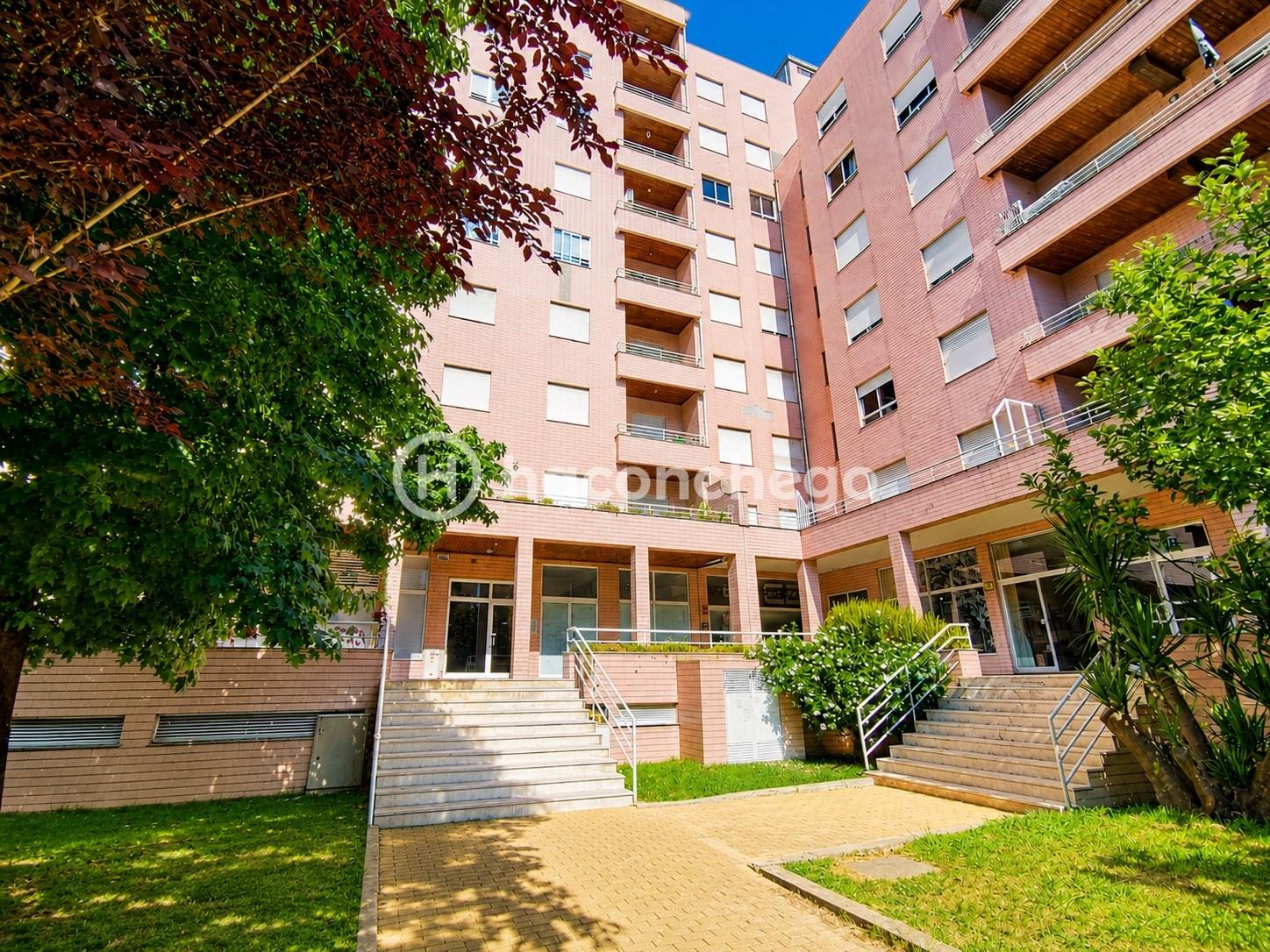 Apartamento T3 com garagem São Vitor no centro de Braga perto do Braga Parque