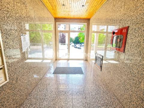 Apartamento T3 com garagem São Vitor no centro de Braga perto do Braga Parque