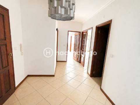Apartamento T3 com garagem São Vitor no centro de Braga perto do Braga Parque