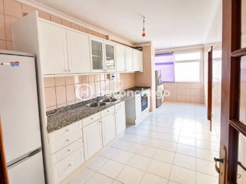 Apartamento T3 com garagem São Vitor no centro de Braga perto do Braga Parque