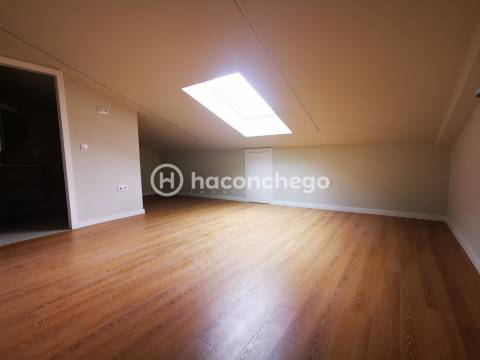 Andar moradia T4 duplex com garagem e equipado Arcozelo Barcelos