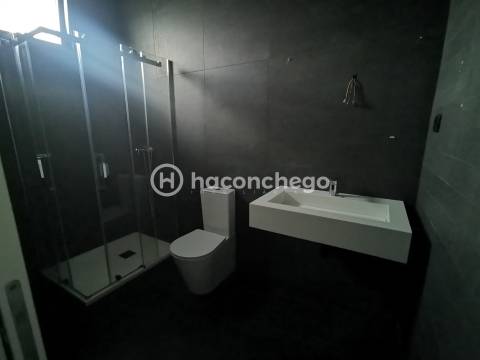 Espaço de escritórios/salas para arrendar em Lijó Barcelos