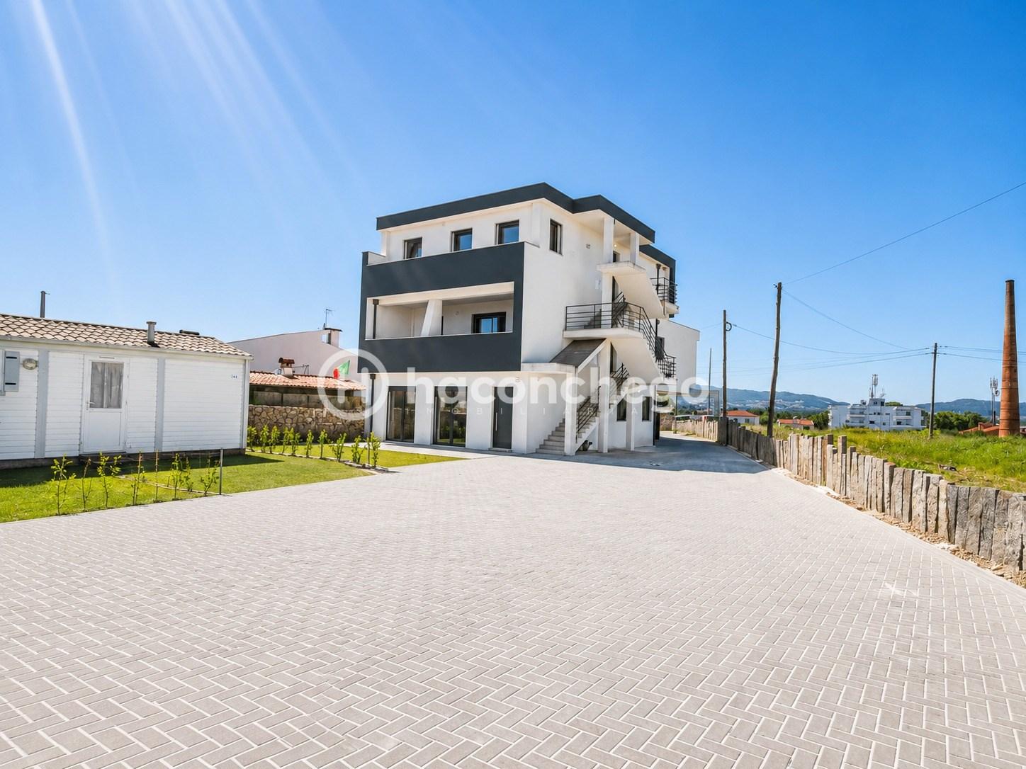 Apartamento T2 em São Verissimo com lugar de estacionamento privado