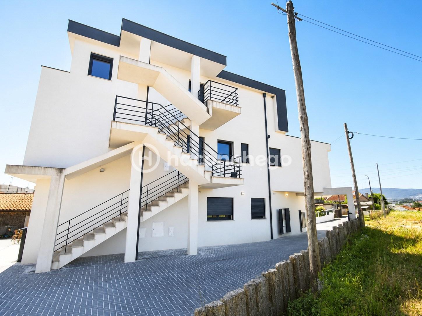 Apartamento T2 em São Verissimo com lugar de estacionamento privado