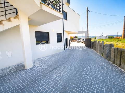 Apartamento T2 em São Verissimo com lugar de estacionamento privado