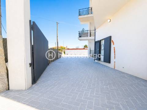 Apartamento T2 em São Verissimo com lugar de estacionamento privado