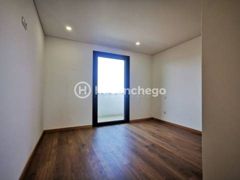 Apartamento T2 em São Verissimo com lugar de estacionamento privado