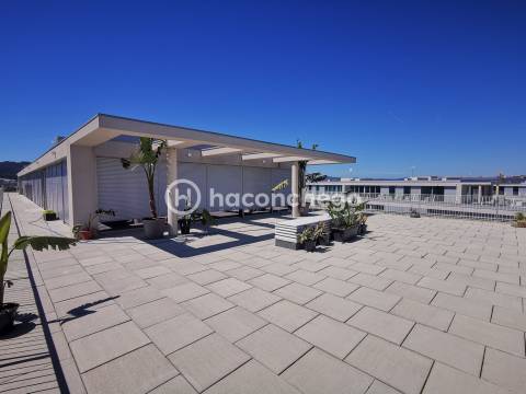 Penthouse T4 de Luxo em Barcelinhos – Totalmente Equipada com equipamentos Haier