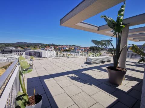 Penthouse T4 de Luxo em Barcelinhos – Totalmente Equipada com equipamentos Haier