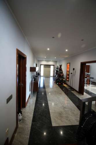 Moradia de 4 frentes com cave de 700 M2