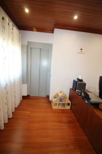 Moradia de 4 frentes com cave de 700 M2