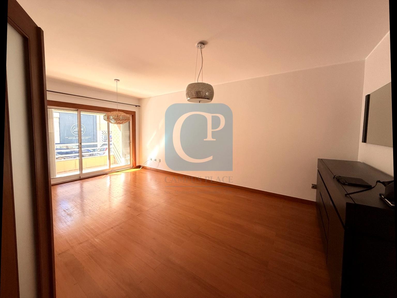 Apartamento T2 em condomínio fechado com piscina em Matosinhos