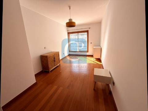 Apartamento T2 em condomínio fechado com piscina em Matosinhos