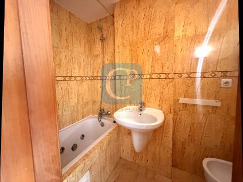 Apartamento T2 em condomínio fechado com piscina em Matosinhos