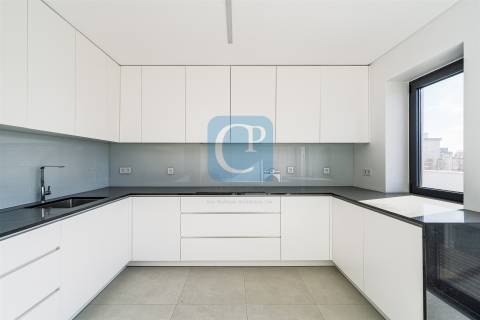 Apartamento T4 penthouse em Matosinhos Sul