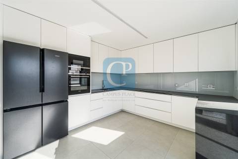 Apartamento T4 penthouse em Matosinhos Sul