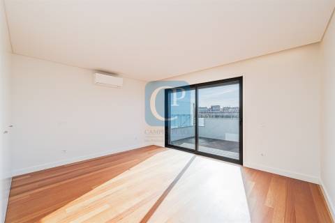 Apartamento T4 penthouse em Matosinhos Sul