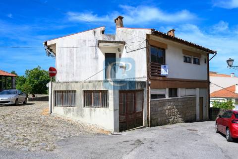 Moradia Bifamiliar junto à Igreja Corpo Santo, Leça da Palmeira