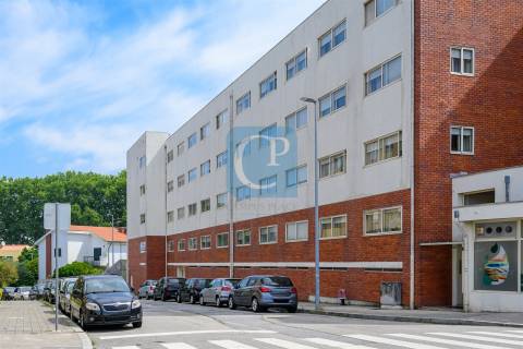 Apartamento T2 mobilado em condomínio fechado, Ramalde, Porto