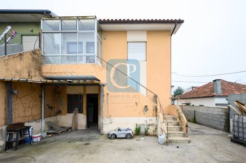Moradia Bifamiliar T2 + T2 em Gondomar