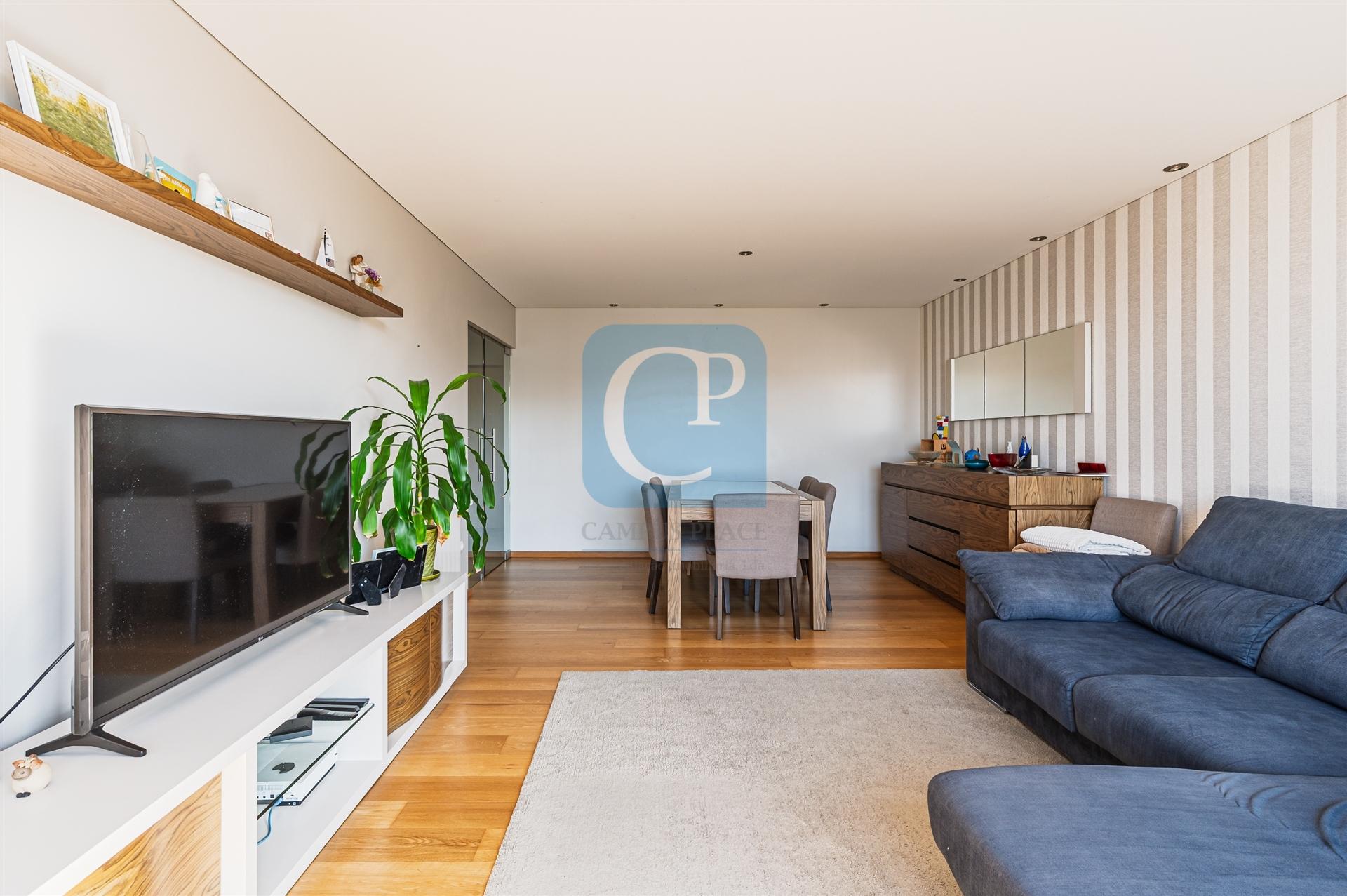 Apartamento T2 como novo e com varanda em Águas Santas, Maia