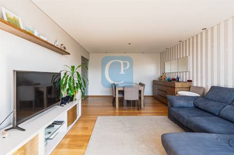 Apartamento T2 como novo e com varanda em Águas Santas, Maia