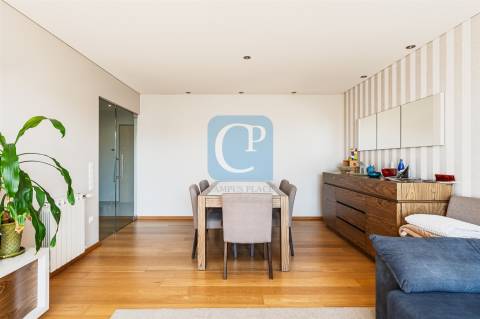 Apartamento T2 como novo e com varanda em Águas Santas, Maia
