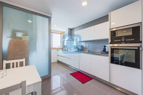 Apartamento T2 como novo e com varanda em Águas Santas, Maia