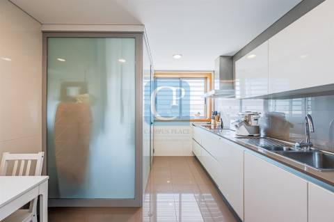 Apartamento T2 como novo e com varanda em Águas Santas, Maia