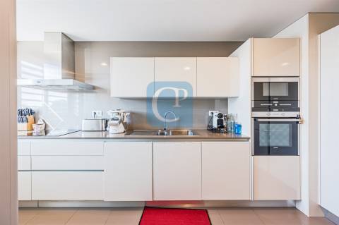 Apartamento T2 como novo e com varanda em Águas Santas, Maia
