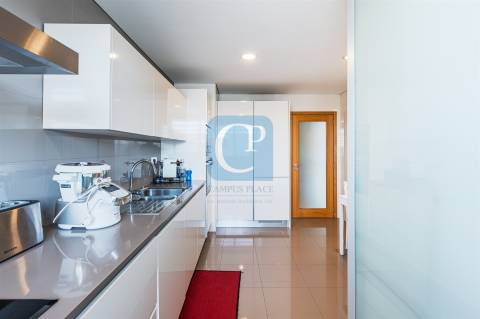 Apartamento T2 como novo e com varanda em Águas Santas, Maia
