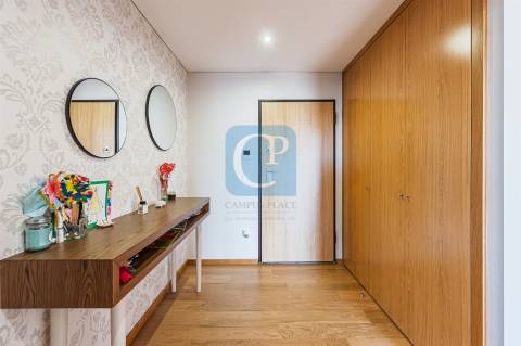 Apartamento T2 como novo e com varanda em Águas Santas, Maia