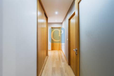 Apartamento T2 como novo e com varanda em Águas Santas, Maia