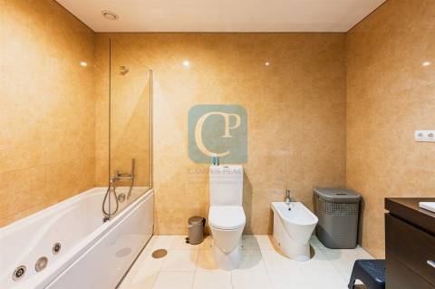 Apartamento T2 como novo e com varanda em Águas Santas, Maia