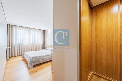 Apartamento T2 como novo e com varanda em Águas Santas, Maia