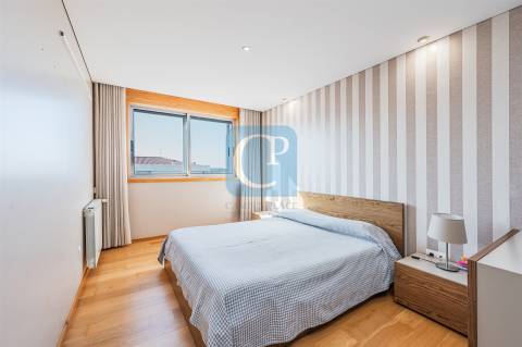 Apartamento T2 como novo e com varanda em Águas Santas, Maia
