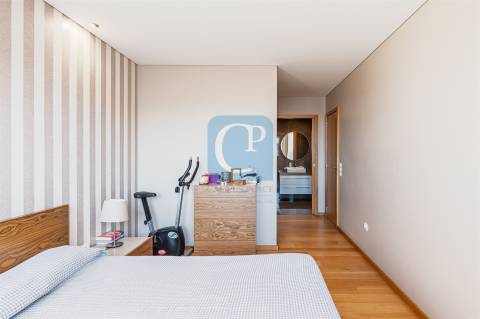 Apartamento T2 como novo e com varanda em Águas Santas, Maia