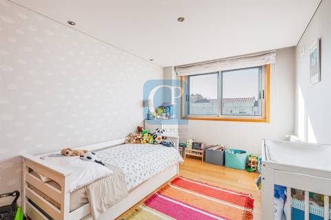 Apartamento T2 como novo e com varanda em Águas Santas, Maia