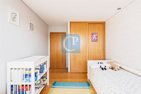 Apartamento T2 como novo e com varanda em Águas Santas, Maia