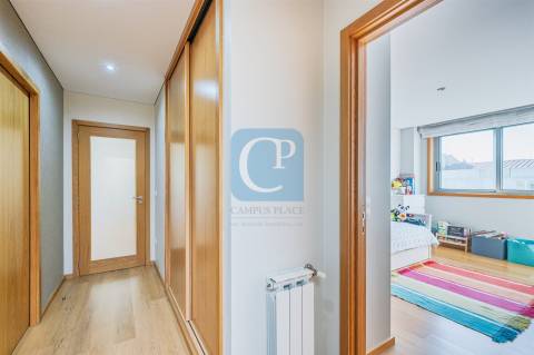 Apartamento T2 como novo e com varanda em Águas Santas, Maia
