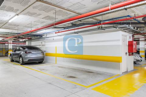 Apartamento T2 como novo e com varanda em Águas Santas, Maia