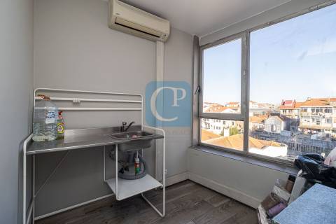 Escritório em edifício de consultórios e serviços