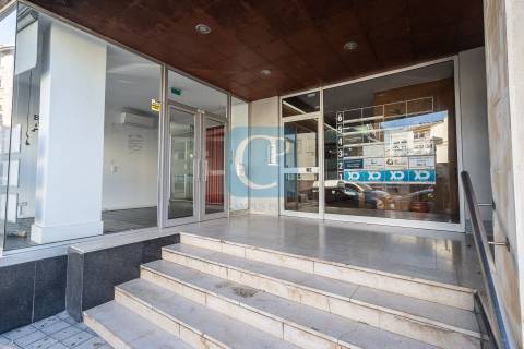 Escritório em edifício de consultórios e serviços